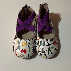 Hocus pocus monkey feet